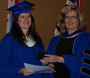 Lindsay Pratt receives the Governor
General’s Bronze Medal from NLC Registrar,
Dr. Loren Lovegreen.